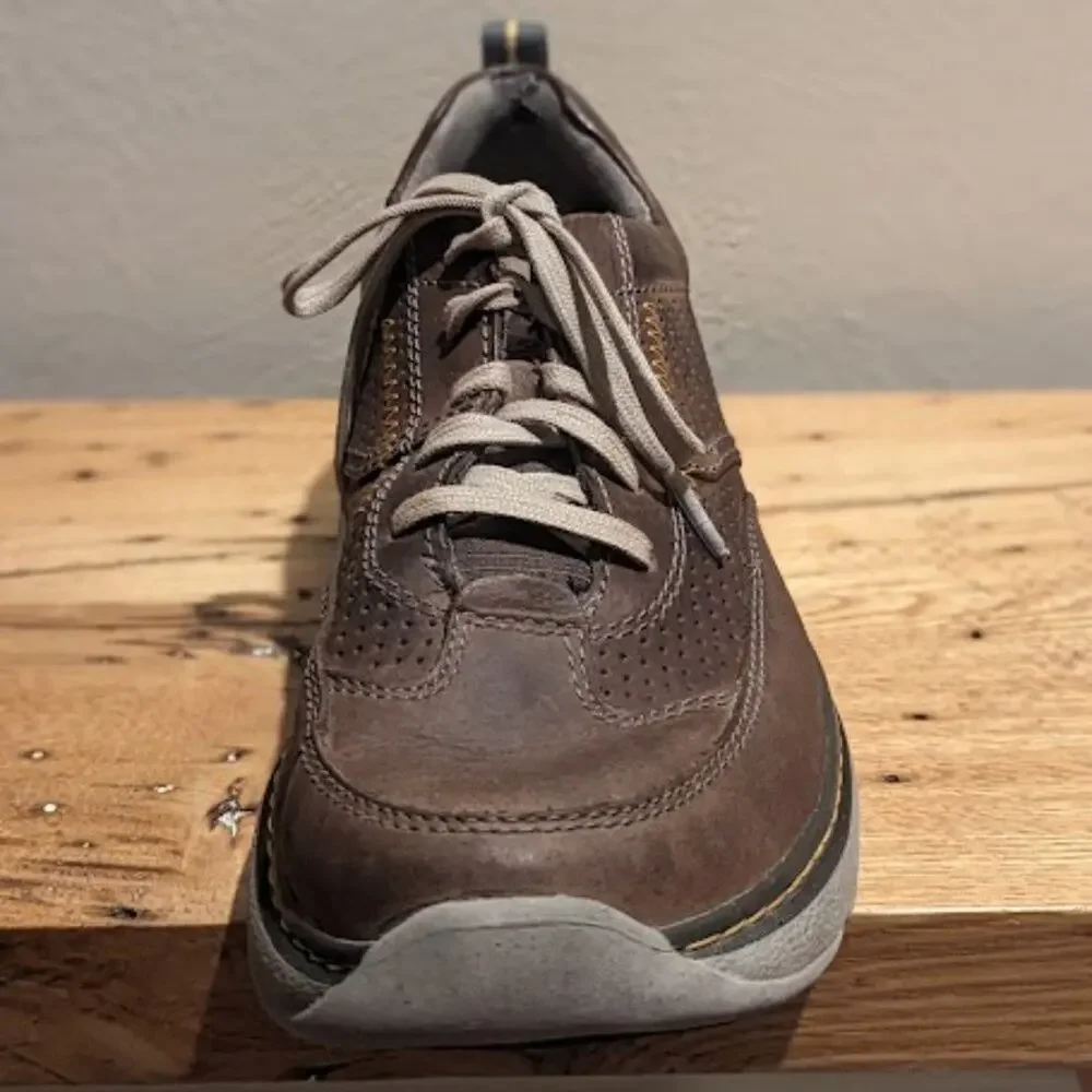 Clark's Men's Size 8.5 Brown Leather Lace Up Shoe
